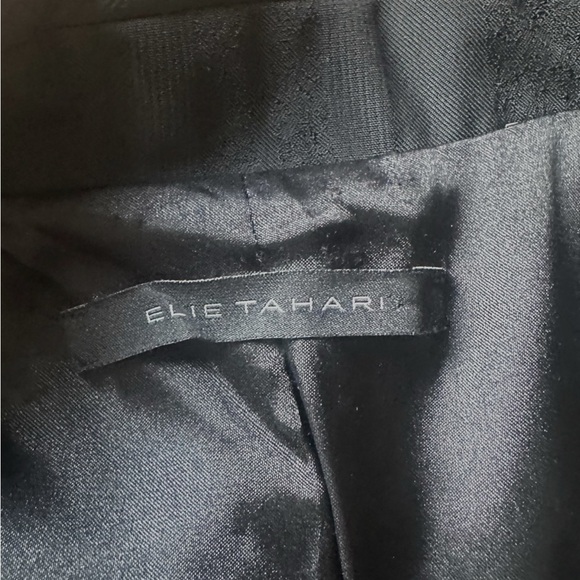 Elie Tahari 2pc. Tailored Suit with Black Detail Striping Size 4 - Picture 3 of 8